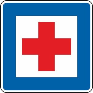 Rotes Kreuz in weißem Quadrat auf blauem Hintergrund, Symbol für Klinik. bodenmarkierung-profishop.de